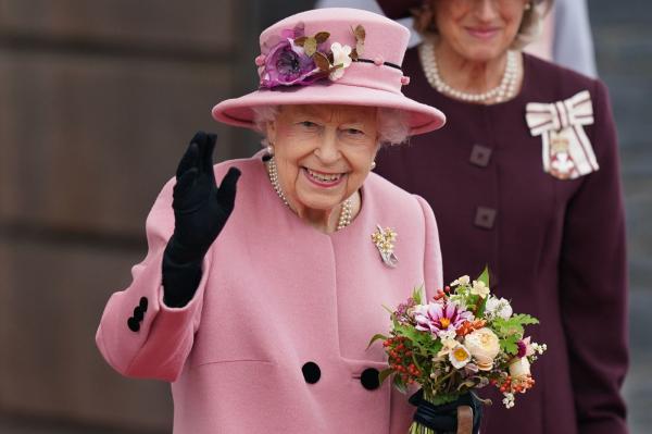 Хатан хаан Элизабет II дэлхийн түүхэнд хамгийн удаан төр барьсан хоёр дахь эрхэм боллоо